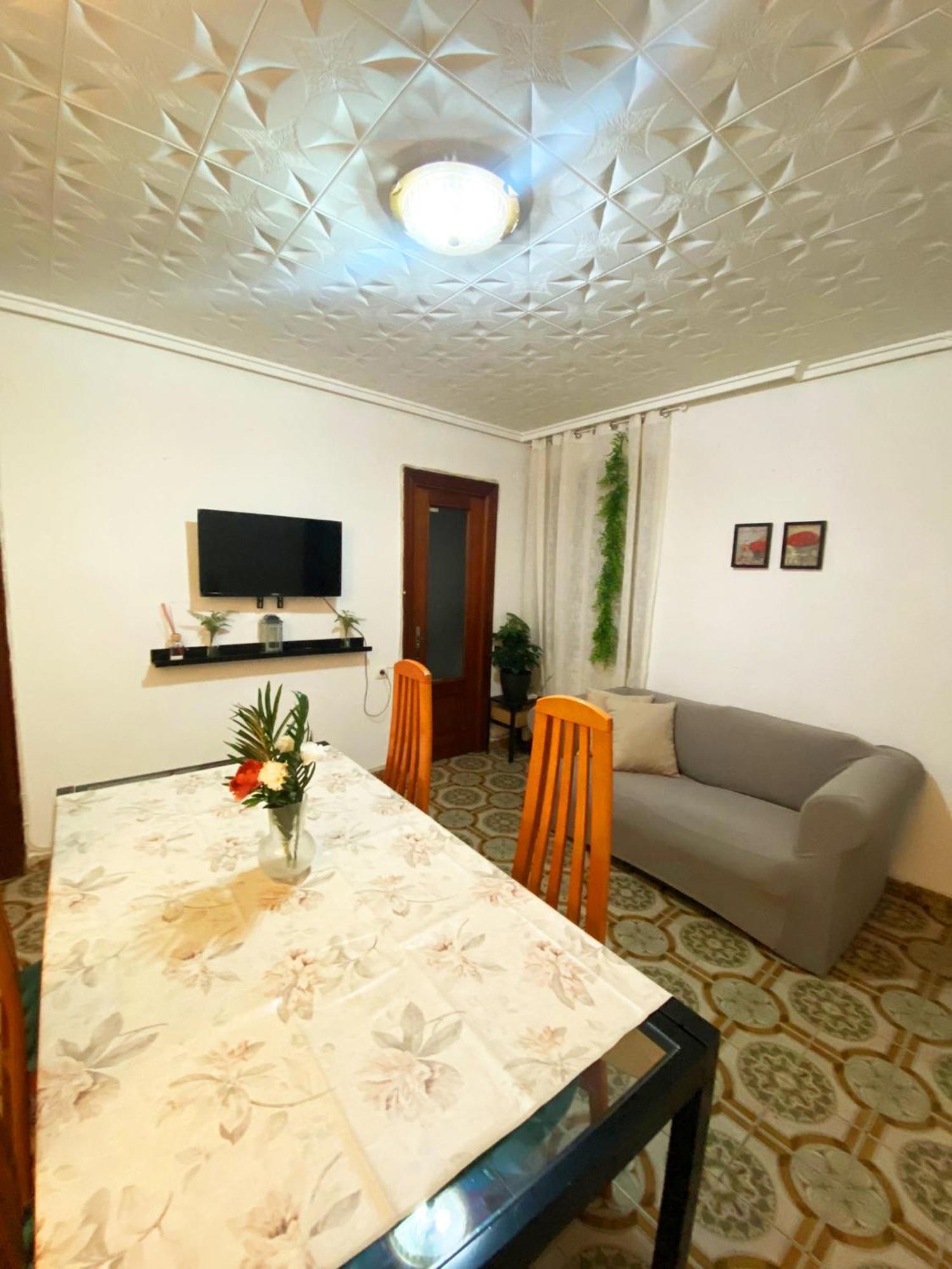 Valencia Well Located Shared Apartment ภายนอก รูปภาพ