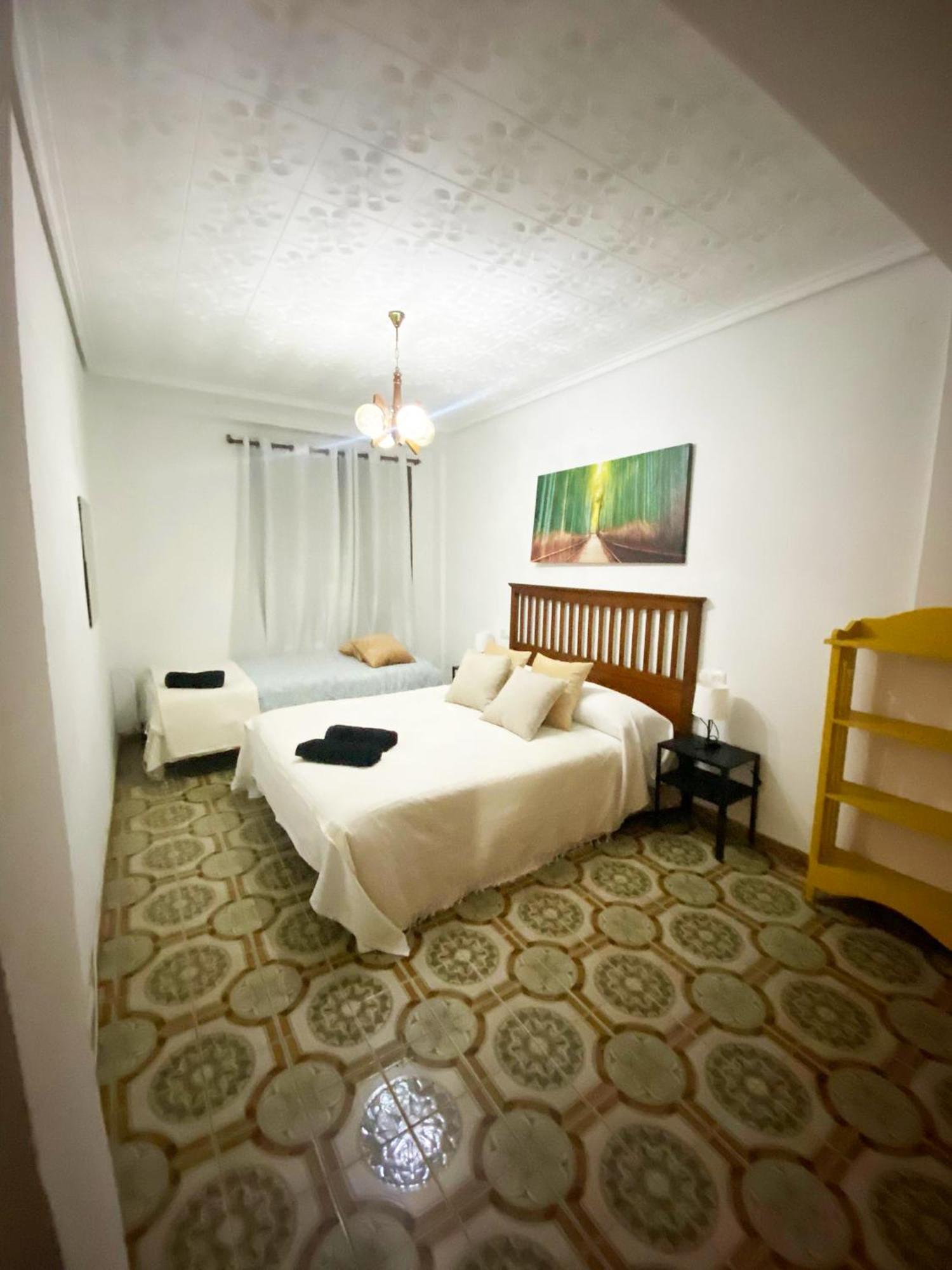 Valencia Well Located Shared Apartment ภายนอก รูปภาพ