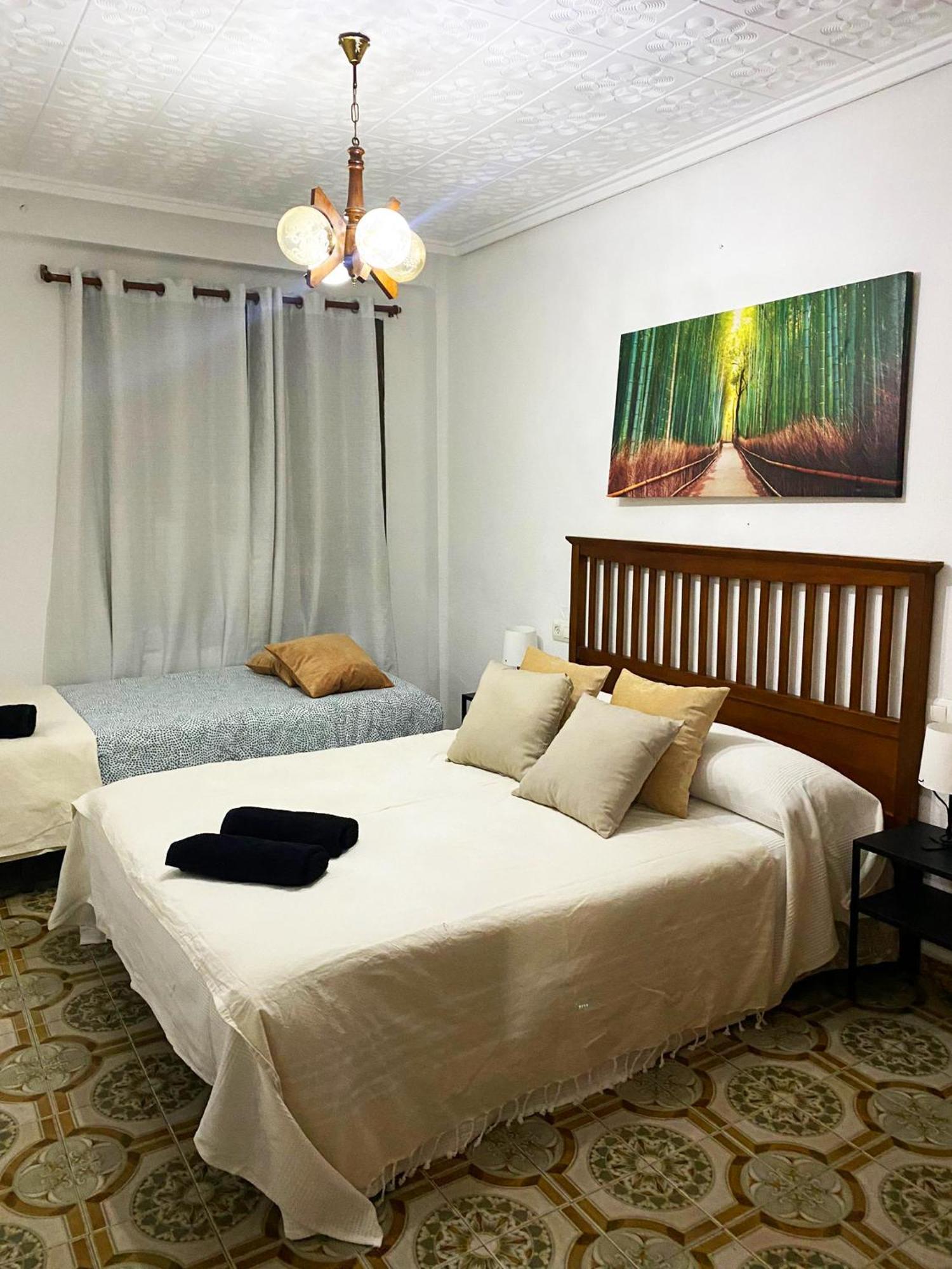 Valencia Well Located Shared Apartment ภายนอก รูปภาพ